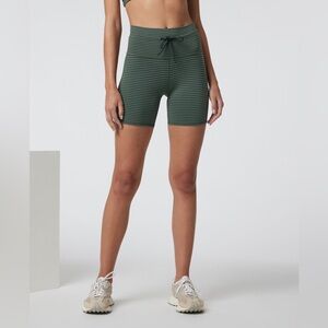 Vuori Daily Short in Aspen Stripe